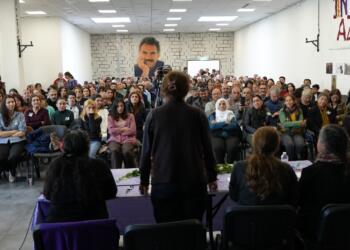 Nagihan Akarsel anıldı: Kadınların mücadelesine ışık tuttu