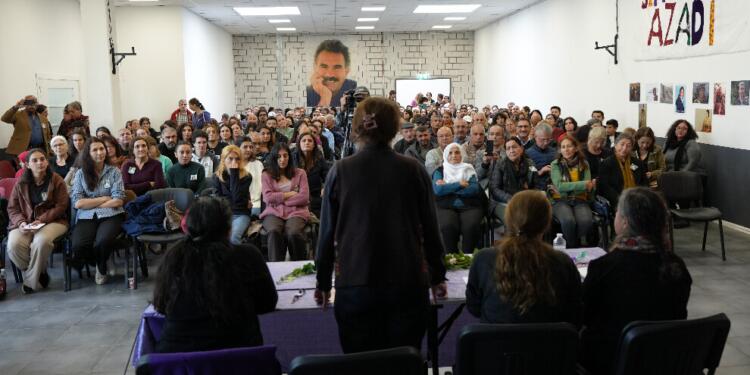 Nagihan Akarsel anıldı: Kadınların mücadelesine ışık tuttu