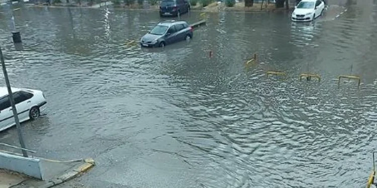 İzmir’de sağanak yağış: Otogar sular altında kaldı