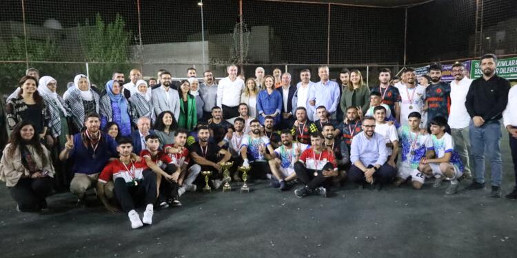 Gülistan Doku Futbol Turnuvası’nın şampiyonu Cizîr Spor