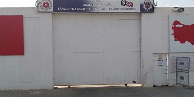 Halay çeken 10 tutsağa disiplin cezası