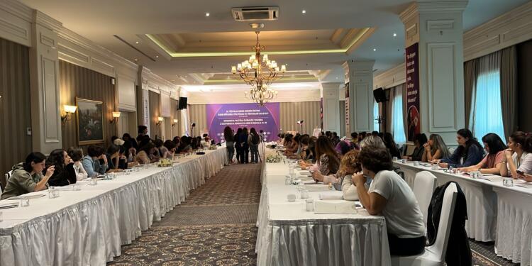 Jineoloji çalıştayı ikinci gününde devam ediyor