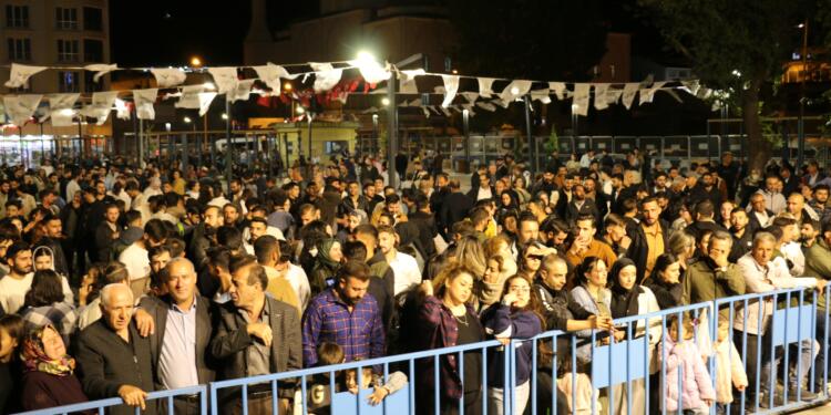 Kürtçeye baskılar şarkılarla protesto edildi