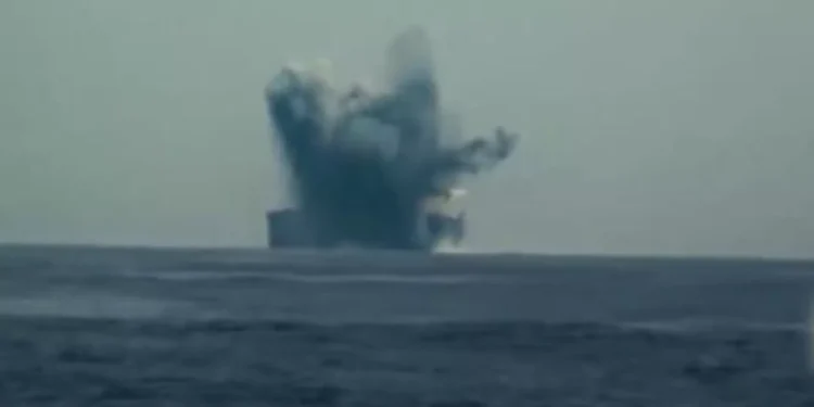 Husiler İngiliz petrol tankerine saldırı düzenledi