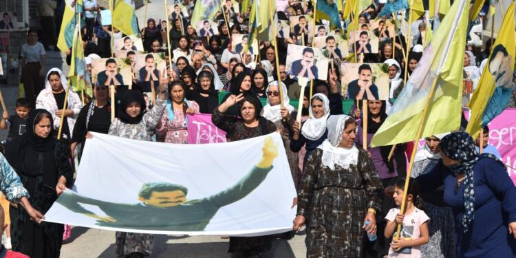 Maxmur’da komploya karşı kitlesel yürüyüş