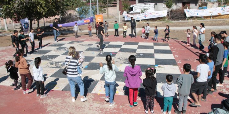 Çocuklar ‘sokakta spor ve müzik’ etkinliğinde bir araya geldi