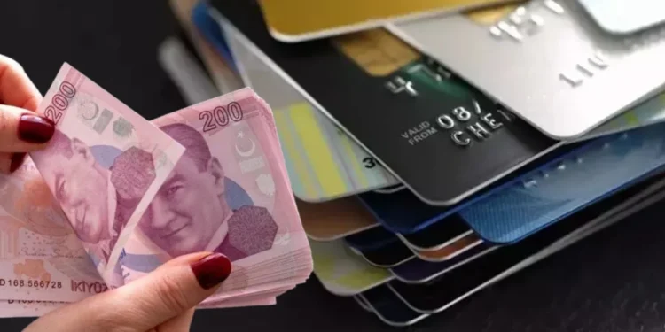 Tepkiler geri adım attırdı: Kredi kartlarından 750 TL vergi alınması ertelendi