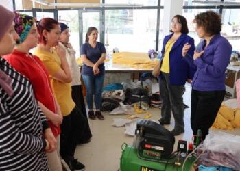 DEM Partililer tekstil işçisi kadınlarla bir araya geldi