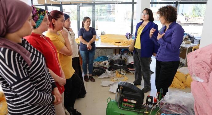 DEM Partililer tekstil işçisi kadınlarla bir araya geldi