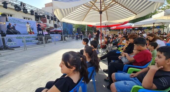 Şemrex’te çocuklar Kürtçe tiyatro ile eğlendi