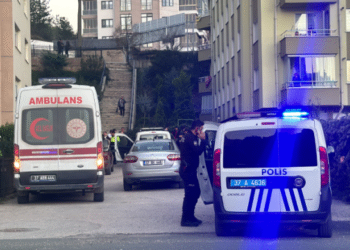 Polis bir kadını katletti