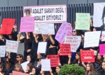 Katledilen Ayşenur’un okul arkadaşlarından eylem