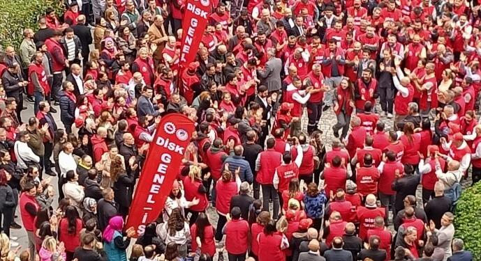 İşçiler Ataşehir Belediyesi’ne grev kararını astı