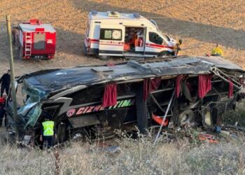 Afyon’da yolcu otobüsü kaza yaptı: 21 yaralı