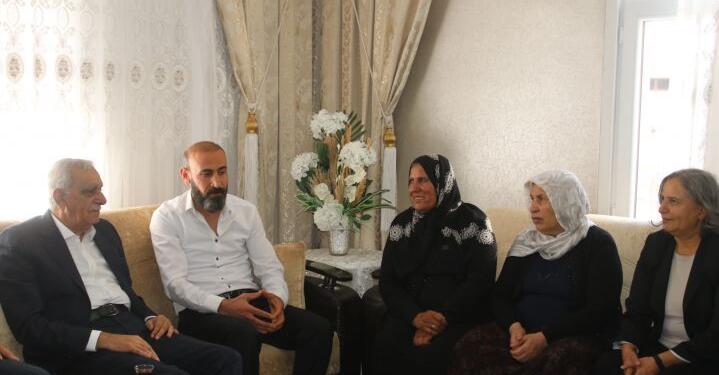 Kışanak ve Türk Şenyaşar Ailesi’ni ziyaret etti