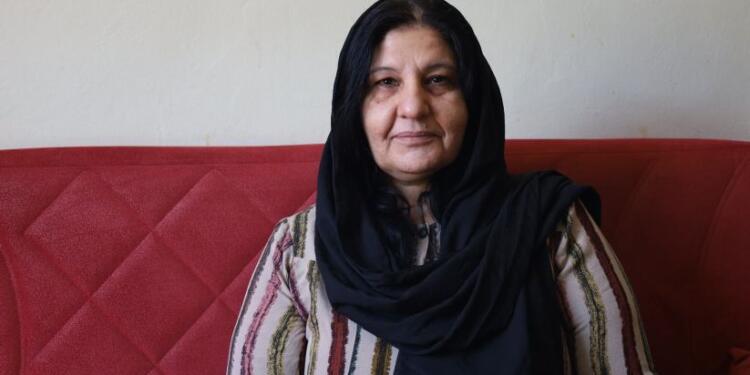 Sesiyle eril zihniyete direniyor