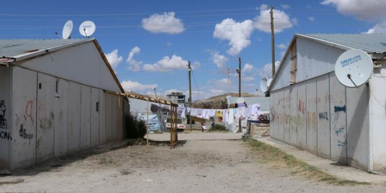 Deprem üzerinden 13 yıl geçti hala konteynerde yaşıyorlar