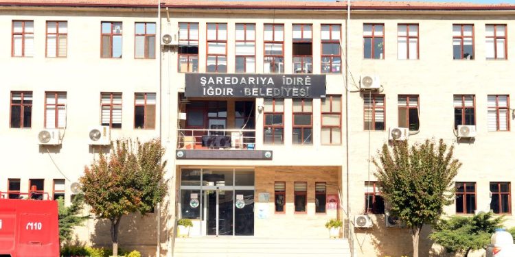 Îdir Belediyesi ölmüş hayvanları barınaklara bırakanlar hakkında suç duyurusunda bulundu