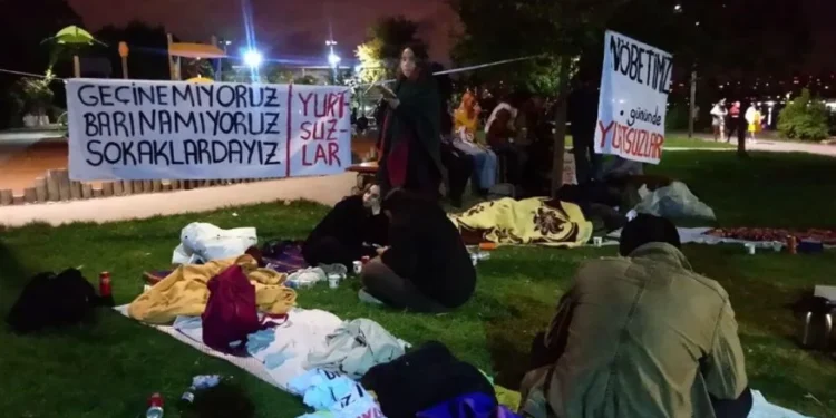 Öğrenciler ne geçinebiliyor ne de barınabiliyor