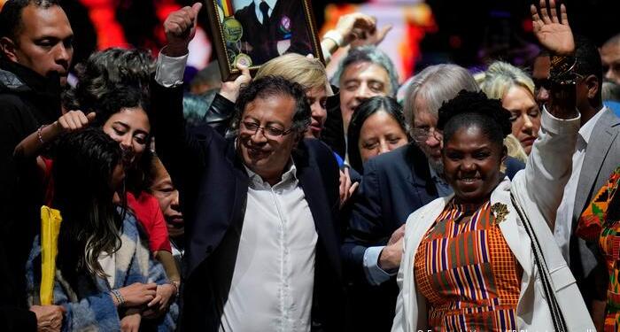 Kolombiya’da ‘darbe’ uyarısı