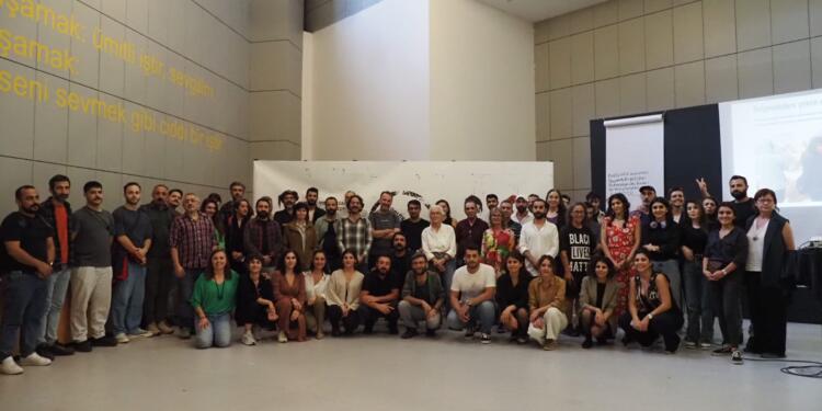 ‘Sanat bir cephe açabilir’