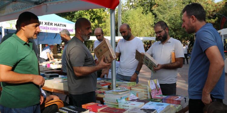 Kürtçe Kitap Fuar’ı sürüyor