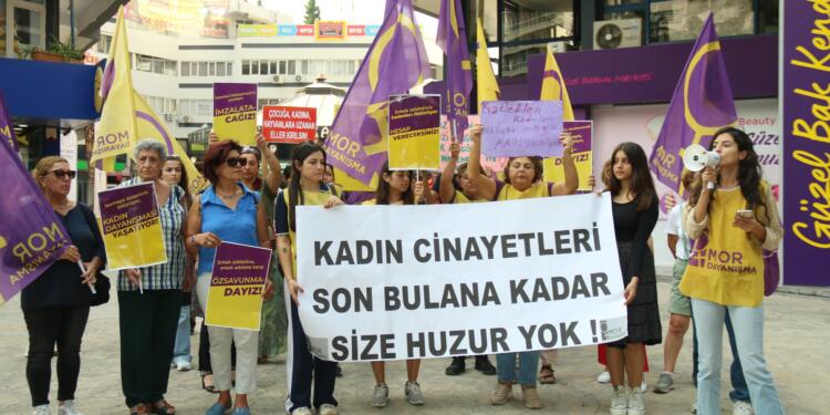 Kadınlar İstanbul Sözleşmesi’nin yeniden yürürlüğe girmesini istiyor