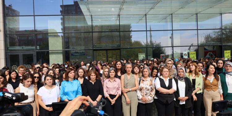 ‘Yaşamdan koparılan her kadın için mücadeleye devam edeceğiz’