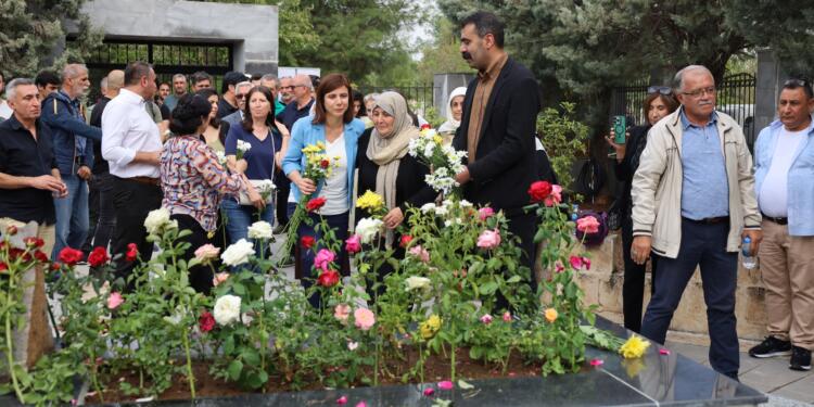 Mehmet Uzun mezarı başında anıldı
