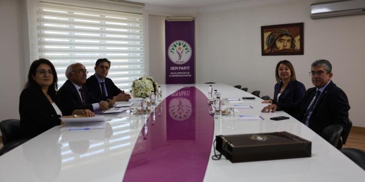 CHP heyeti DEM Parti’yi ziyaret etti