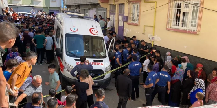 Dilok’te bir erkek eşi ve 4 çocuğunu katletti