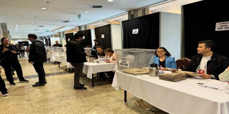 İstanbul Barosu avukatları, meslektaşlarına oy verme çağrısı yaptı