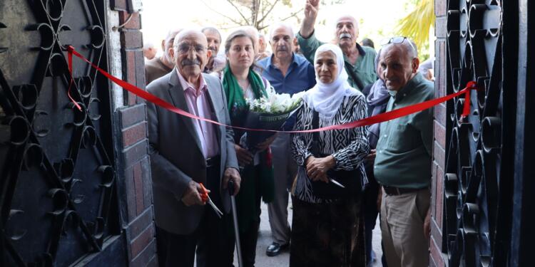 İzmir’de Avesta Dil ve Kültür Araştırmaları Derneği açıldı   