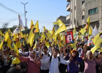 Kobanê’de binler 9 Ekim komplosuna karşı yürüdü