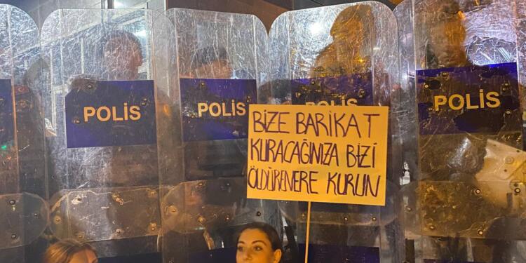 Marmara Üniversitesi öğrencilerinin eylemine polis saldırdı