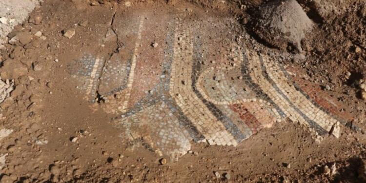 Minbic’de tarihi bir mozaik bulundu