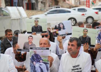 Tecrit protestosu: Onurlu barışı Abdullah Öcalan sağlar