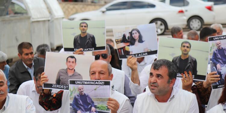 Tecrit protestosu: Onurlu barışı Abdullah Öcalan sağlar