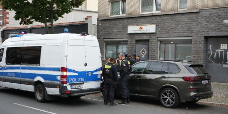 Berlin’de Kürt derneğine baskın