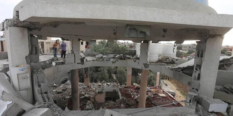 İsrail Okul ve camiyi bombaladı 24 kişi yaşamını yitirdi