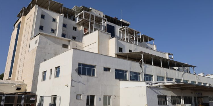 Kadın Doğum ve Çocuk Hastanesi tek koridora sıkıştırıldı