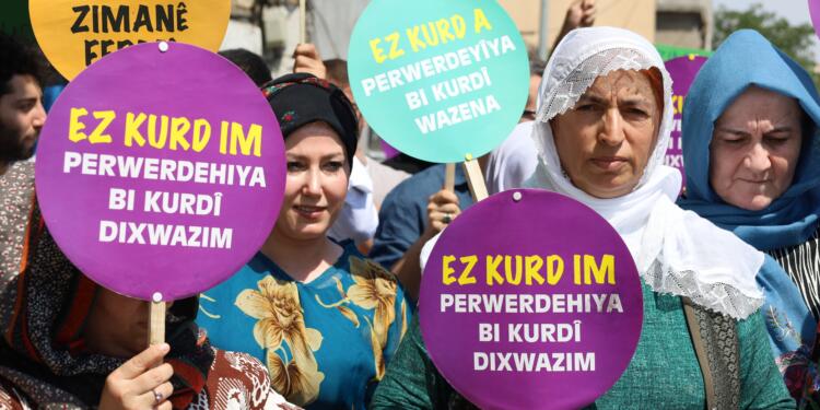 Kürt dilbilimci: Belediyeler anadil çalışmalarına öncülük etmeli