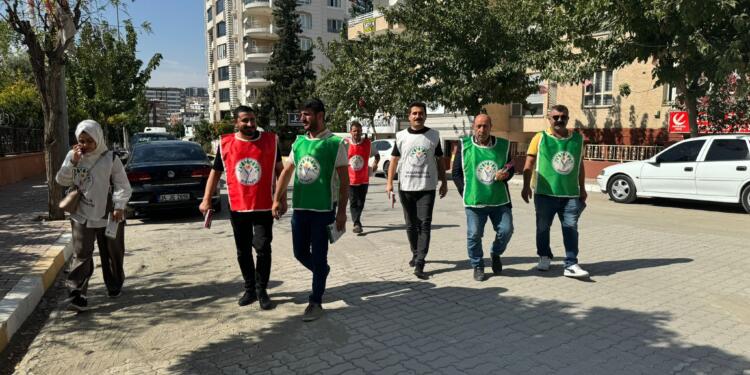 Riha’da kapı kapı ‘özgürlük mitingi’ çalışması