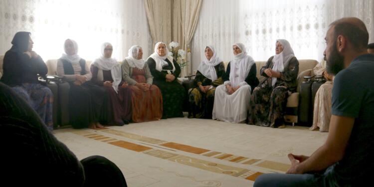 Barış Anneleri Emine Şenyaşar’ı ziyaret etti