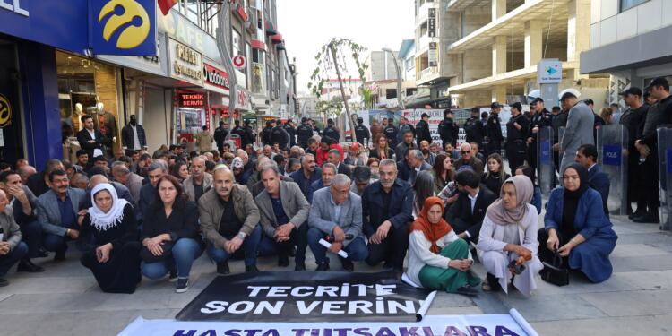 ‘Özgürlüğe ses ver’ eylemi: Tecrit politikalarını kabul etmiyoruz