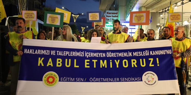 Sendikalı öğretmenler: Taleplerimizi içermeyen kanunu kabul etmiyoruz