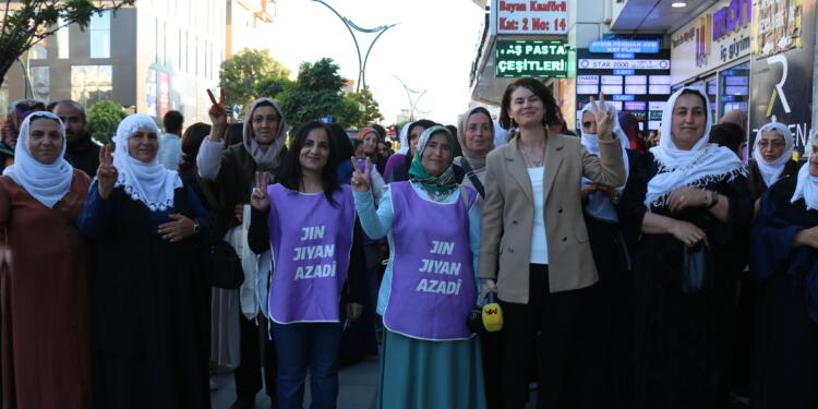 ‘Jin jiyan azadî felsefesinin gücüyle Amed’de olacağız’