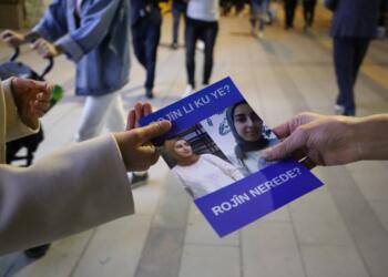 Wan’da ‘Rojîn li ku ye?’ broşürleri dağıtıldı