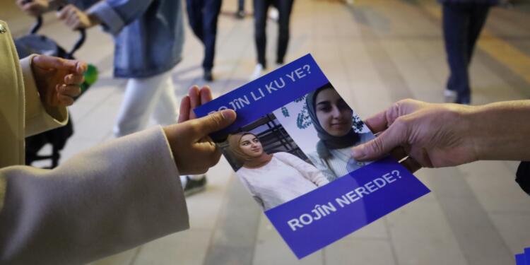 Wan’da ‘Rojîn li ku ye?’ broşürleri dağıtıldı