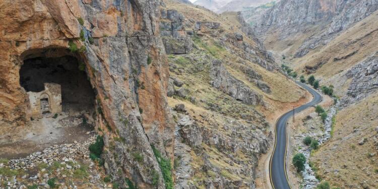 Pûrant Mahallesi’nin yolları ilk kez asfaltlandı